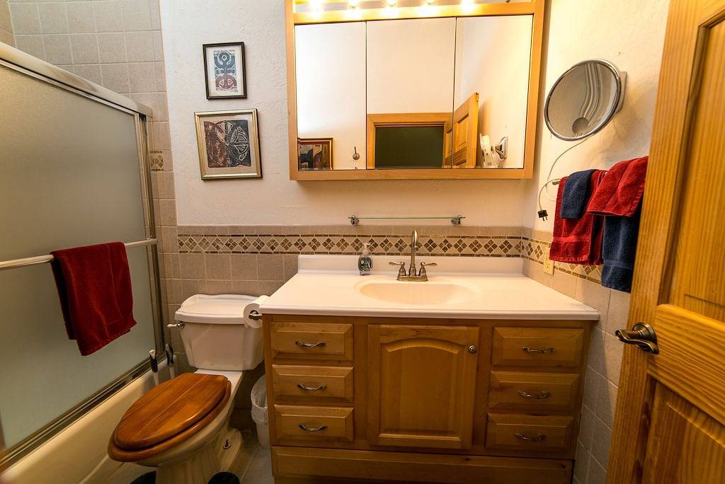 Log Cabin for 8 Guests in Mariposa County