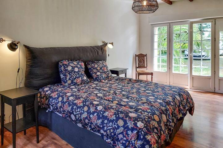 Location de vacances pour 10 personnes, avec jardin à Ploubezre - 4