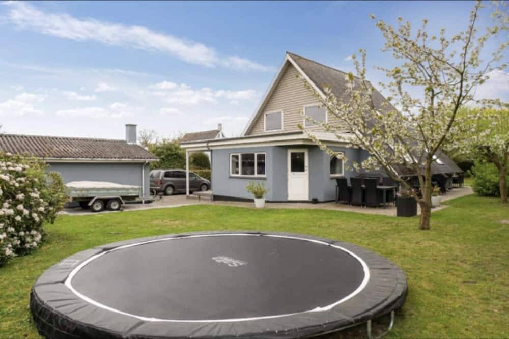 Big villa near Møns Klint stege with Trampoline in Vordingborg und Umgebung