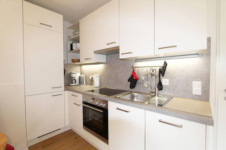 Ganze Wohnung, Stilvoll eingerichtete Zwei-Raum-Ferienwohnung auf einer Ebene in ruhiger Lage in Wenningstedt, Sylt