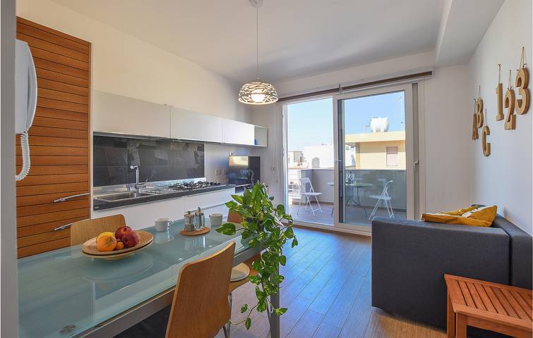 Entire holiday apartment, Sea View Apartment with Parking & Internet in Pozzallo, Ragusa Province