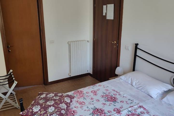 Rooms with private bathrooms, 5 minutes from downtown Foligno in Foligno, Province de Pérouse