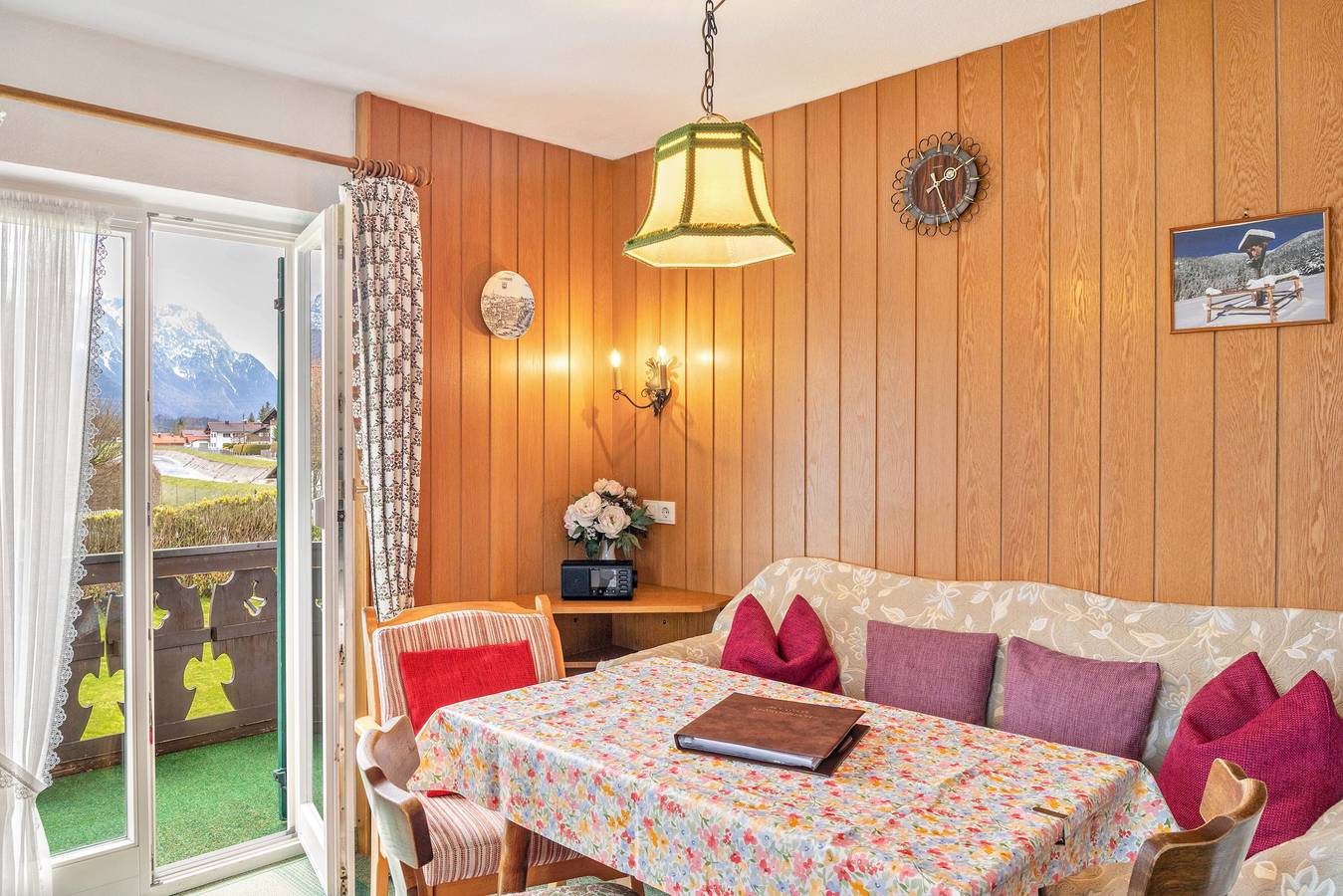 Appartement entier, Appartement '1' avec vue sur la montagne, jardin commun et Wi-Fi in Wallgau, Walchensee