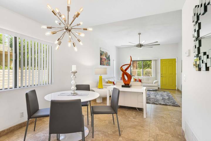 Ferieleilighet for 4 personer, med balkong og badebasseng, barnevennlig i Palm Springs