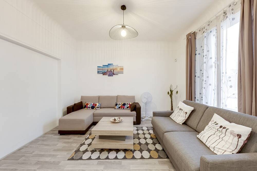 Entire apartment, Chic F3 Paris Stade de France & La Villete, Cdg - Metro 7 in Aubervilliers, Seine-Saint-Denis