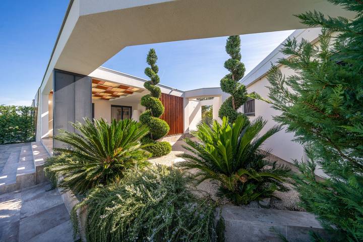 Villa pour 6 personnes, avec terrasse ainsi que jardin et piscine à Nin - 3