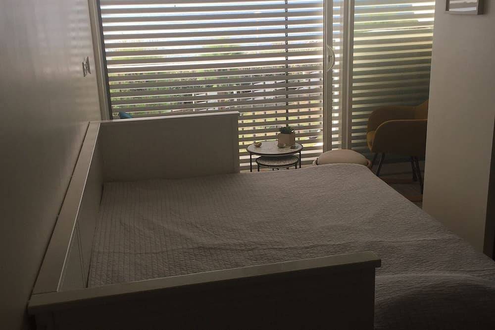 Entire apartment, Completely renovated apartment. Front row sea view in La Grande-Motte, Mediterranean Coast (France)