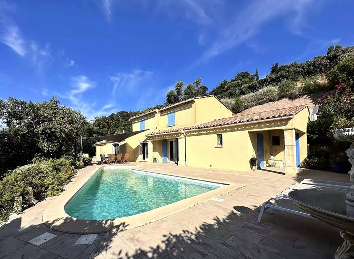 Villa pour 8 personnes, avec terrasse ainsi que piscine et vue à La Londe-les-Maures