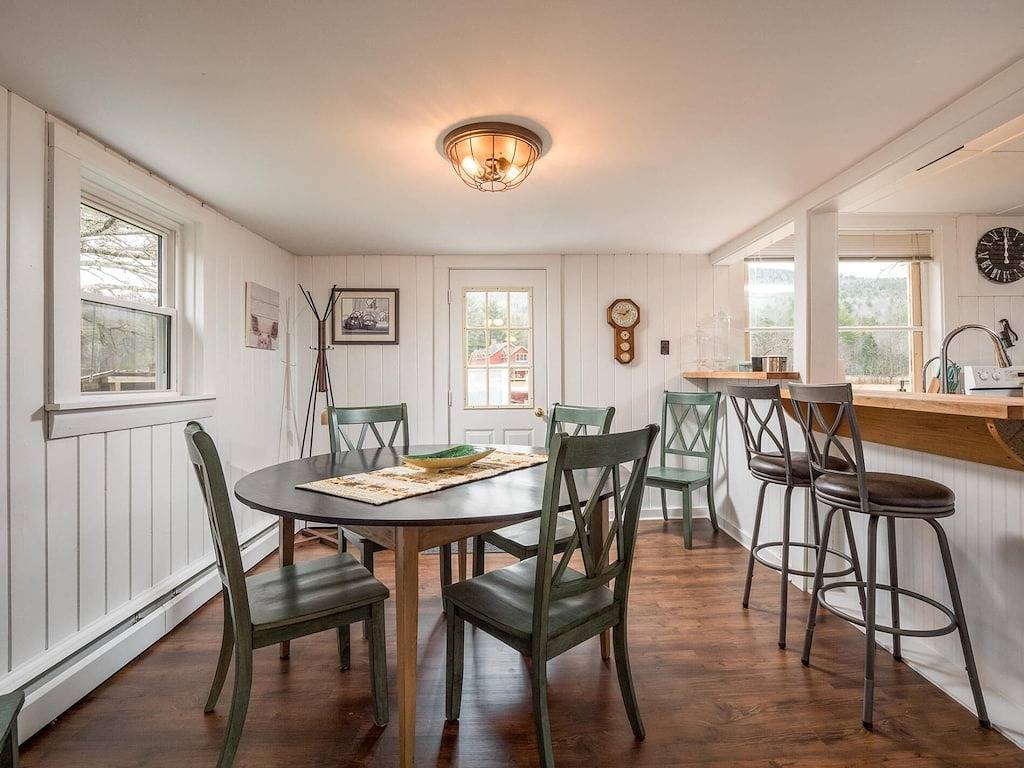 Charming Farm House- Game Room & Hot Tub, Fire Pit in Newry, Sunday River