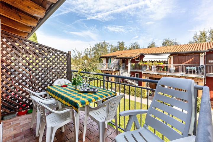 Appartamento intero, Appartamento 'Residence La Corte' con piscina condivisa, balcone e aria condizionata in Castelnuovo del Garda, Prealpi Gardesane
