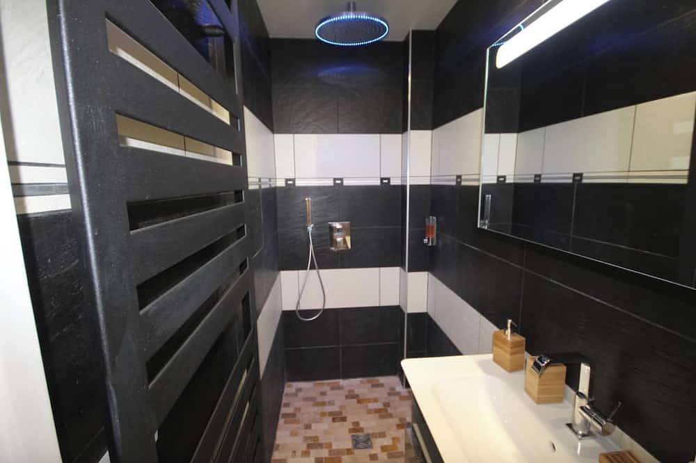 Entire apartment, Charming Parisian Apartment in the heart of Paris in Paris, Ile de France