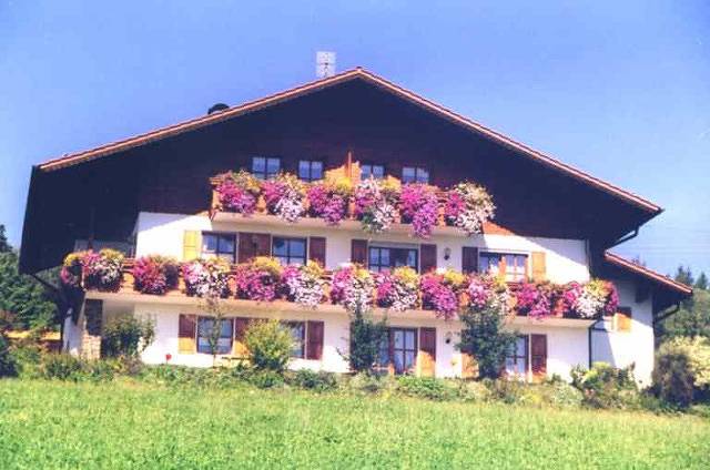 Ferienwohnung für 2 Personen, mit Balkon und Balkon/Terrasse sowie Terrasse und Garten in Arrach