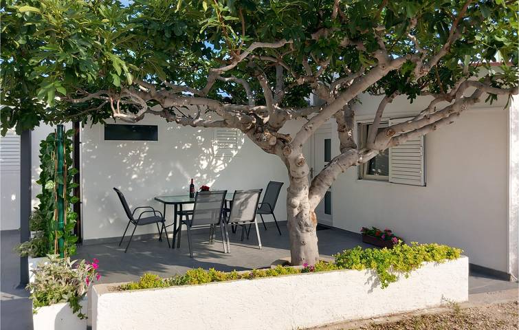 Ferienwohnung für 4 Personen, mit Terrasse in Razanac