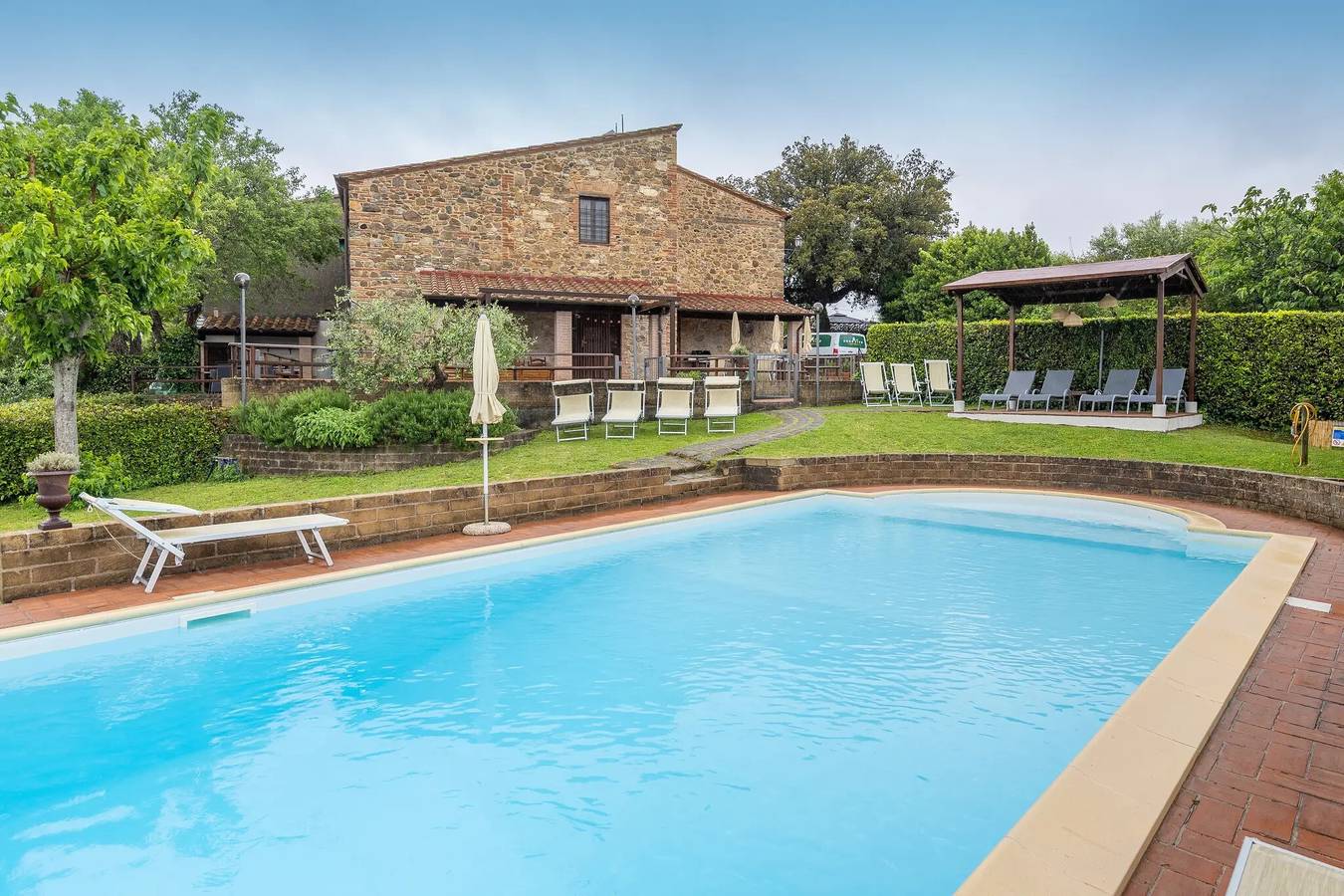 Ferienhaus 'Al Settimo Cielo' mit Hügelblick, privater Terrasse, Wlan, Klimaanlage (bis 6 Pers.) in Chianni, Etruskische Küste
