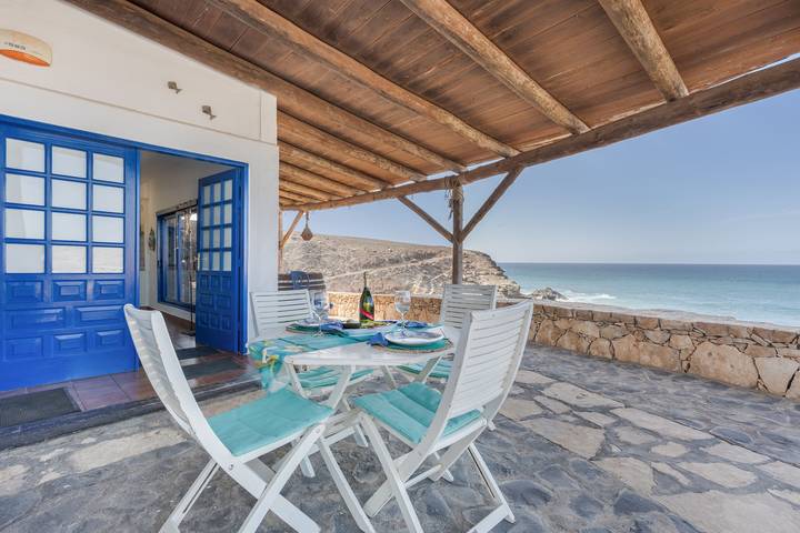 Casa de vacaciones 'Mar y Siesta' con vistas al mar, terraza privada y Wi-Fi in Playa Ajuy, Pájara