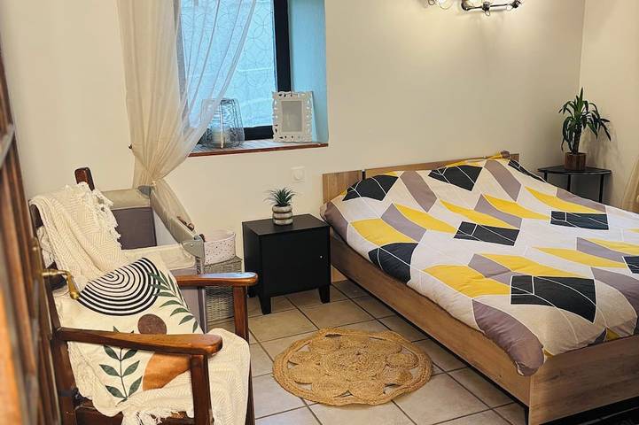 Location de vacances pour 8 personnes, avec piscine à Bourg-Lastic - 4