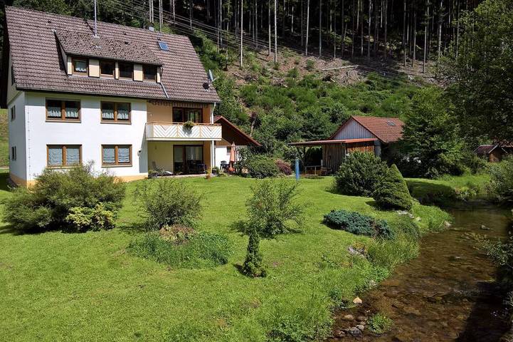 Ferienwohnung für 4 Personen, mit Terrasse und Garten in Schenkenzell