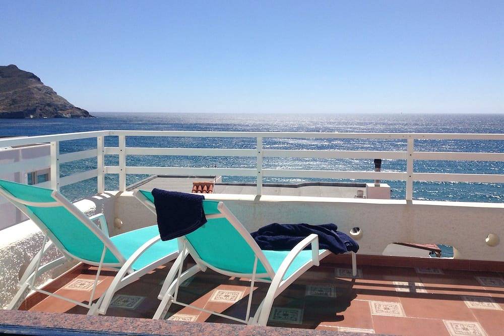 Entire apartment, Autumn in San Jose Apt 5 pax at 30 m beach and magnificent terrace, Chimney in San José (Almeria), Níjar