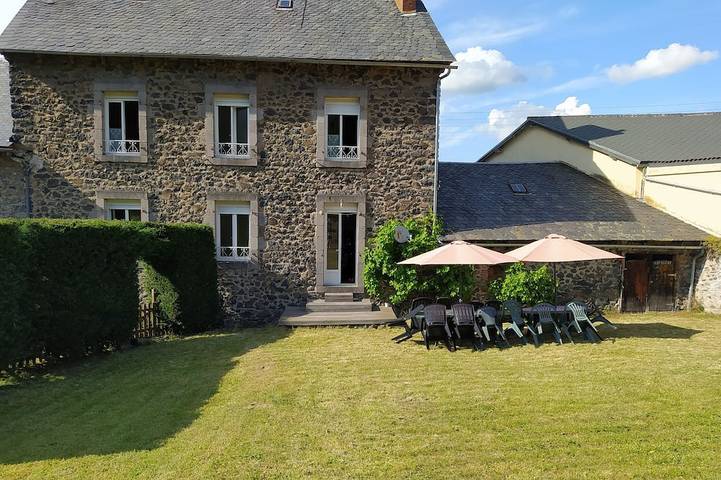 Maison de vacances pour 12 personnes, avec Jardin à Neussargues-Moissac