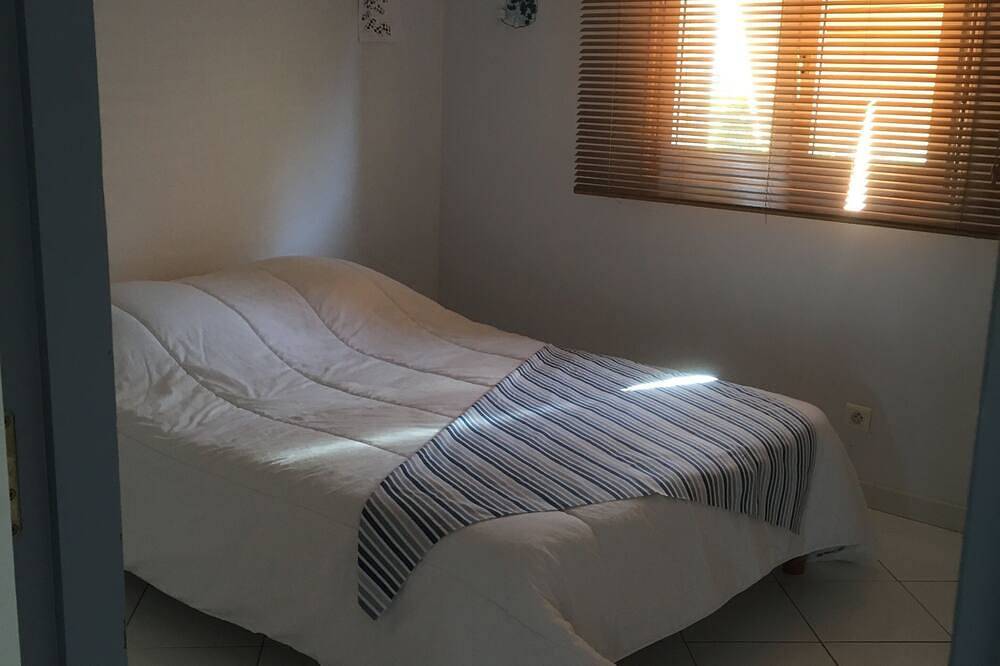 Villa swimming pool South of France. Ideal for families. Pleasant Vaucluse Village in Châteauneuf-de-Gadagne, Vaucluse