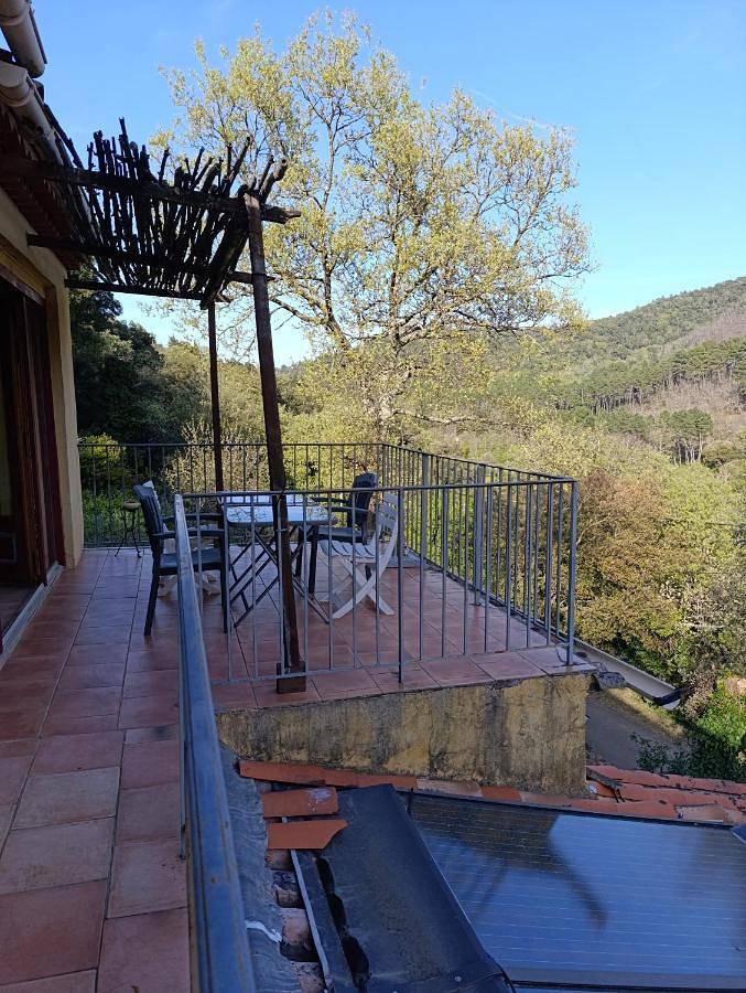 Gîte pour 5 personnes, avec vue et balcon à Les Mayons - 3