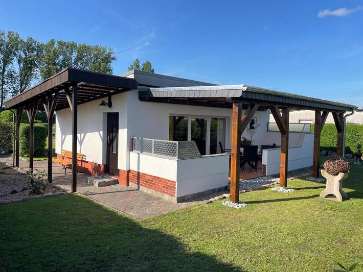 Bungalow für 3 Personen, mit Balkon und Terrasse sowie Garten und Ausblick