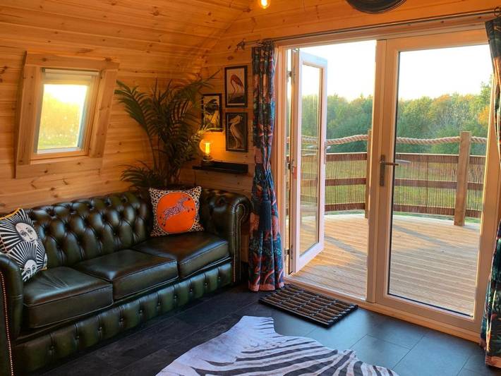 Glamping for 4 people, with Balcony and Hot tub as well as Terrace and Pool in Leicestershire