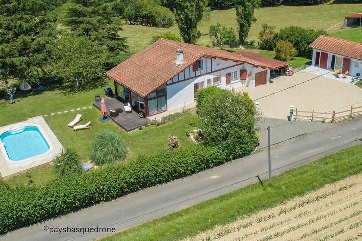 Location de vacances pour 2 personnes, avec jardin et terrasse, animaux acceptés en Pyrénées-Atlantiques