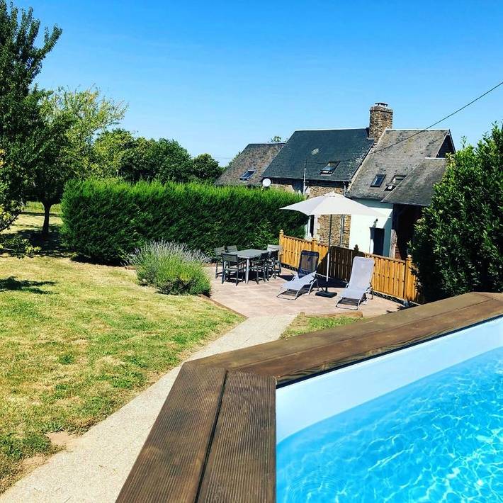 Location de vacances pour 12 personnes, avec piscine ainsi que jardin et vue à Saint-Laurent-de-Terregatte - 2