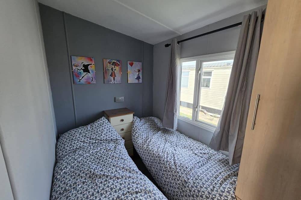 158 South Happy Days - sleeps 8 in Ingoldmells, Lincolnshire