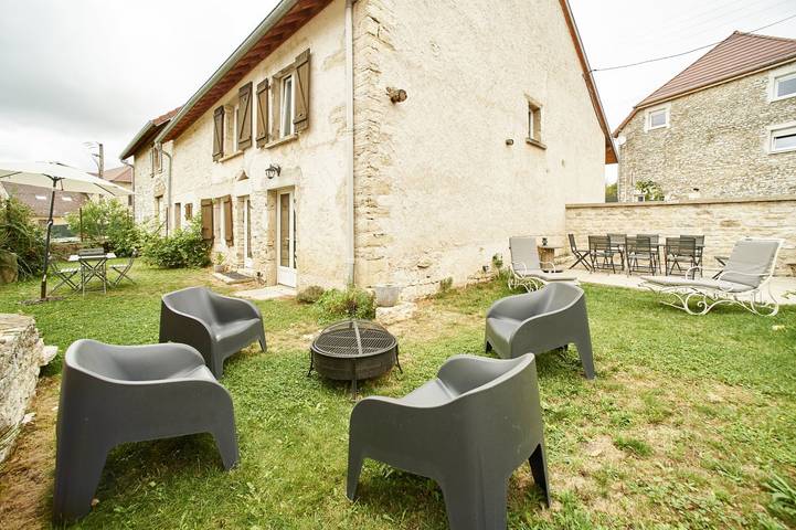 Gîte pour 12 personnes, avec Terrasse et Jardin