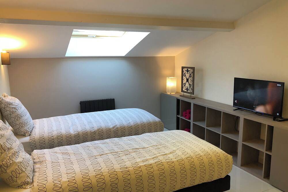 Entire apartment, Very large renovated loft in the center of Montluçon, Free Wifi in Montluçon, Montluçon region