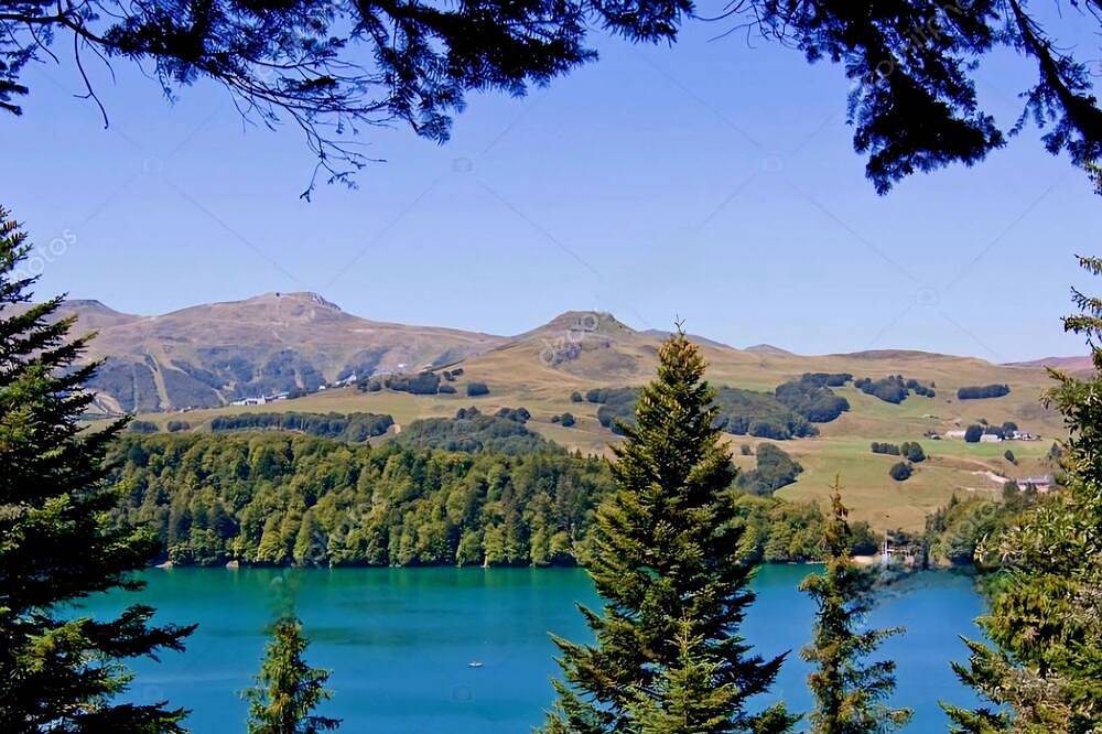 La maisonnette au cœur des volcans in Saint-Genès-Champanelle, Parc naturel régional des Volcans d'Auvergne