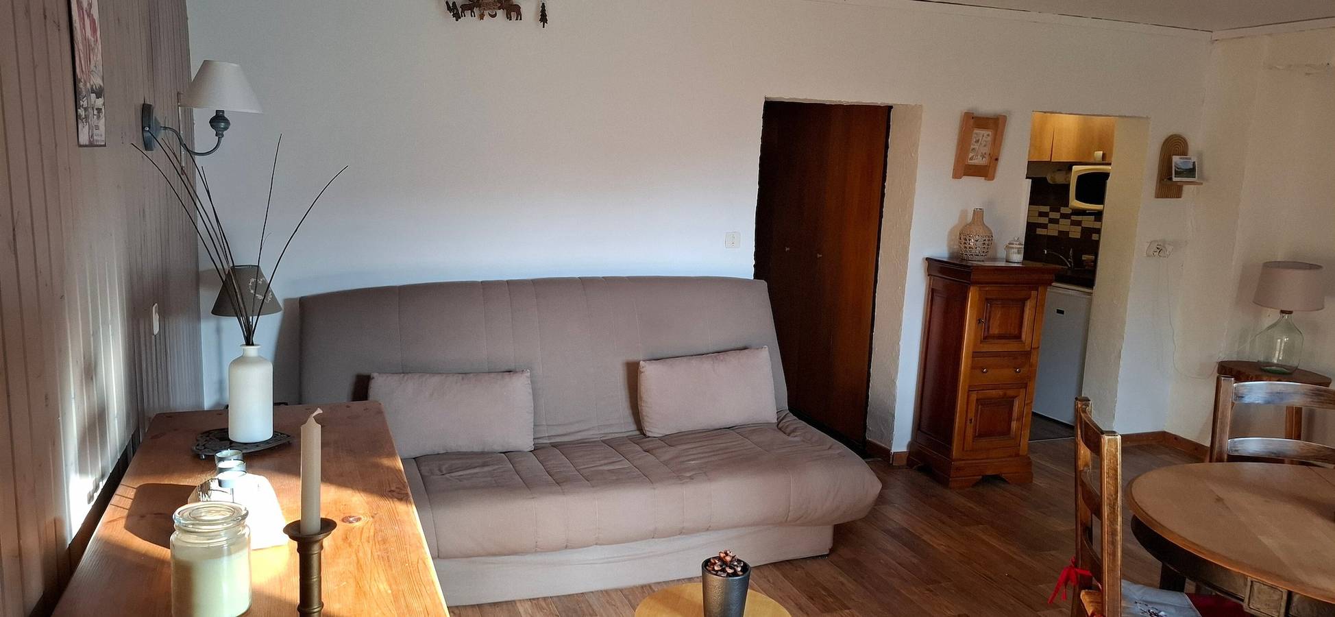Entire apartment, “Le Skieur” Apartment with Mountain View, Balcony, and Wi-Fi in Aillon-le-Jeune, Chambéry region