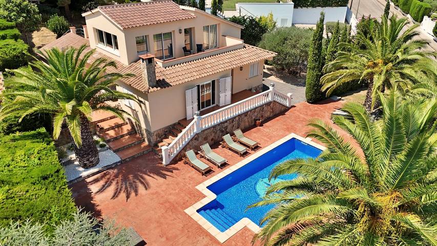 Chalet para 8 personas, con jardín y piscina en Provincia de Gerona