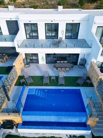 Casa rural para 9 personas, con piscina y jardín además de sauna y vistas en Finestrat