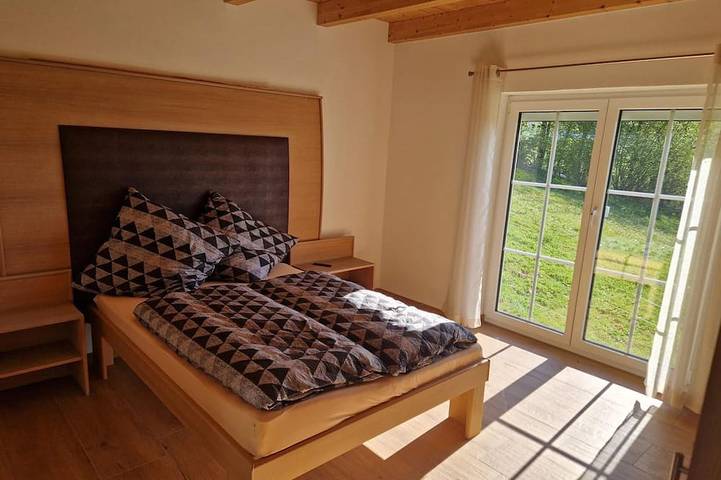 Ferienwohnung für 6 Personen, mit Whirlpool und Sauna sowie Garten und Balkon