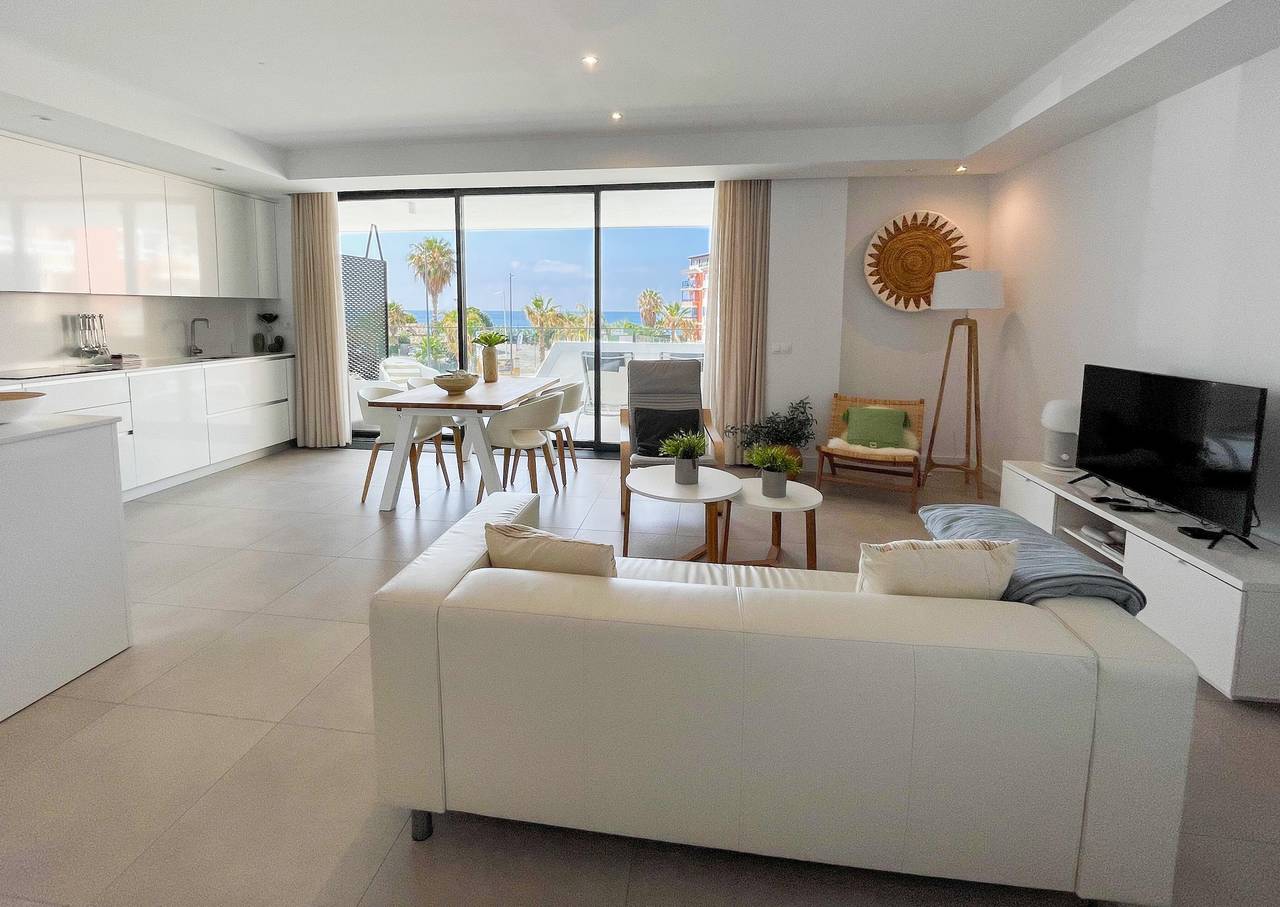 Hel leilighet, Apartment 'Vidorra Sealine' with Sea View, Wi-Fi & A/C in Torrox Costa, Torrox