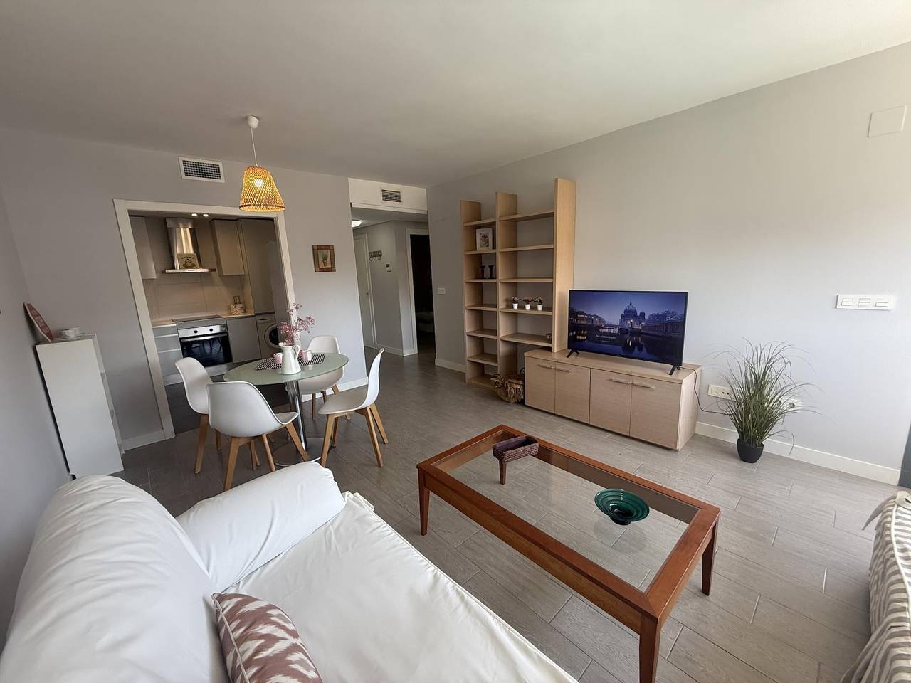 Stylish Apartment with Pool & Parking near San Juan Beach Pau 5, foto 7
