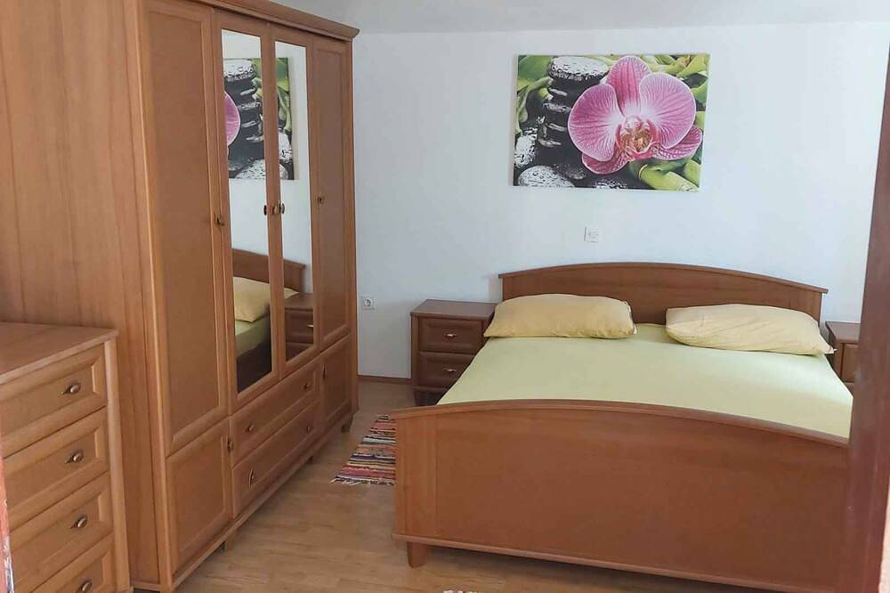 Cały apartament, Apartament wakacyjny na wybrzeżu, tylko 20 m do morza in Lukovo Šugarje, Velebit Nature Park