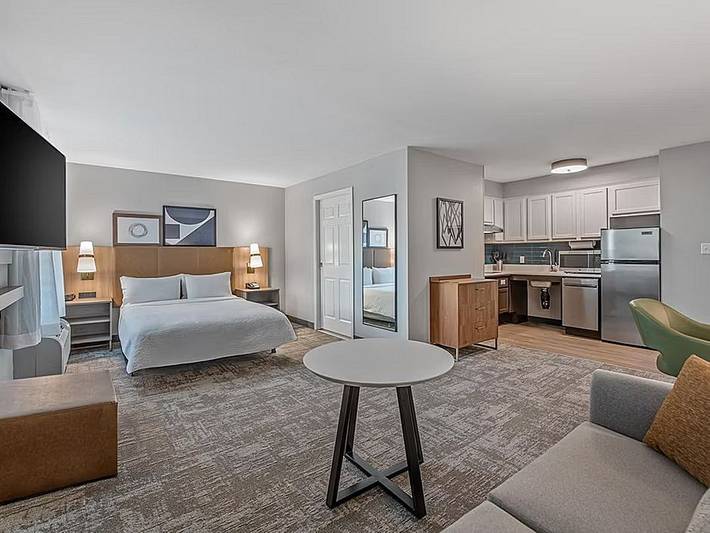 Hotel for 4 people, with pool - 1