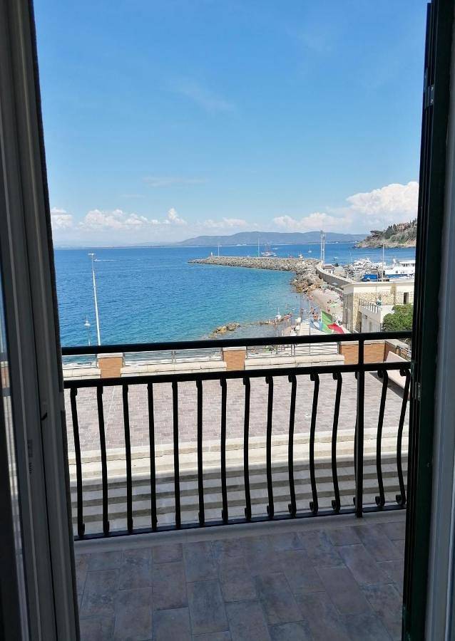 Ferienwohnung für 4 Personen, mit Balkon und Terrasse sowie Ausblick in Porto Santo Stefano - 2