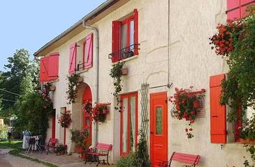 Gîte pour 5 personnes, avec terrasse et jardin, animaux acceptés à Bonlieu