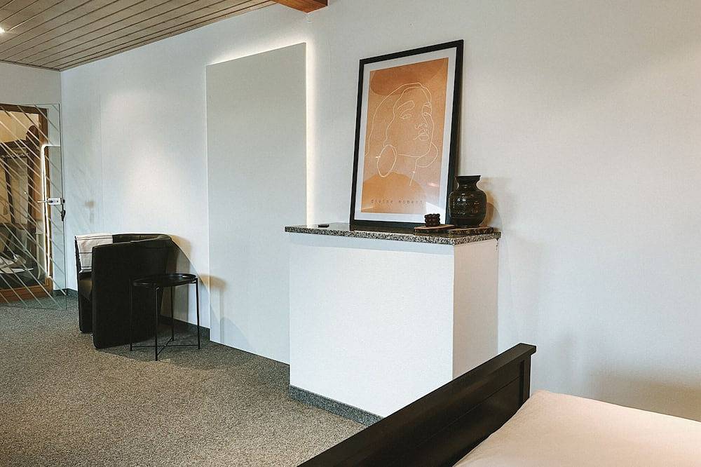 Ganze Wohnung, Dorfplatz Loft mit Weitblick über die Felder | 10min von Rothenburg o.d.T. in Schrozberg, Taubertal