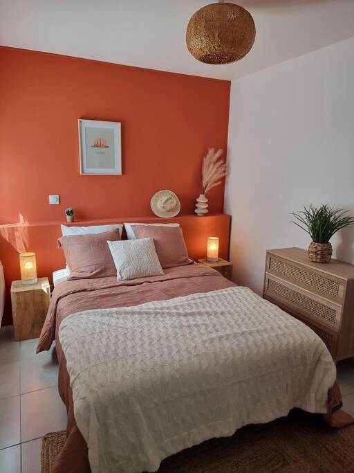 Appartement entier, One-Bedroom Apartment in Saint-Pierre-des-Corps, Région de Tours