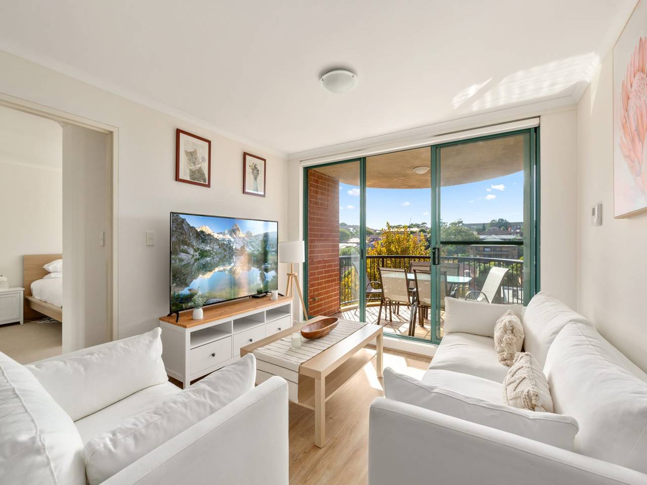 Entire apartment, Spacious 3-Bed with Alfresco Dining by Amenities in Sydney, New South Wales