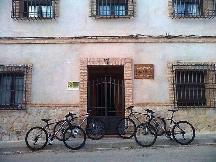 Apartamento para 20 personas, con Balcón además de Jacuzzi y Terraza en Mota del Cuervo