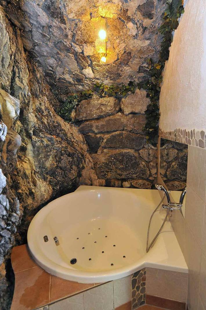 Ganze Ferienwohnung, 180qm Felsenchalet, 3 Schlafräume in Lechtaler Alpen, Gramais