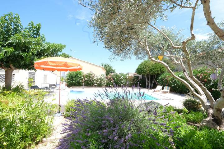 Ferienhaus für 6 Personen, mit Garten in Arles - 2