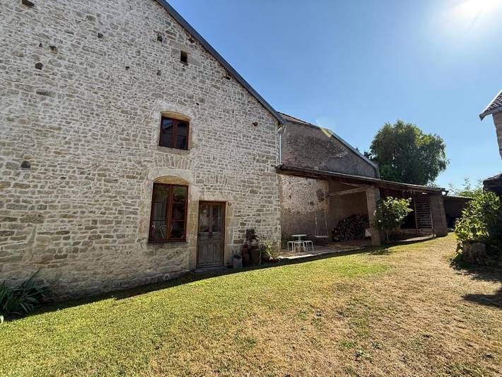 Location de vacances pour 5 personnes, avec terrasse ainsi que jardin et piscine, adapté aux familles à Melay - 3